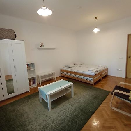 Gizella Apartman Apartment Eger Bagian luar foto