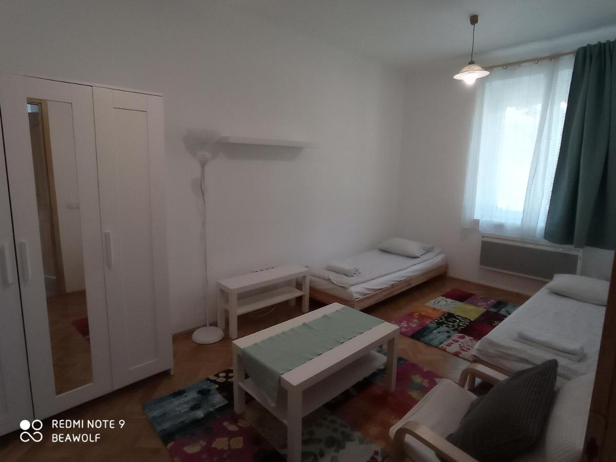 Gizella Apartman Apartment Eger Bagian luar foto