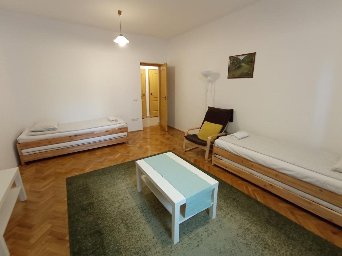 Gizella Apartman Apartment Eger Bagian luar foto