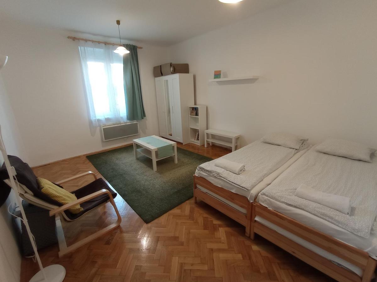 Gizella Apartman Apartment Eger Bagian luar foto