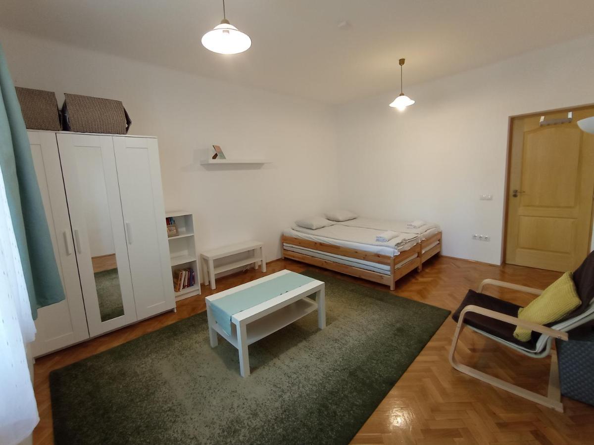 Gizella Apartman Apartment Eger Bagian luar foto